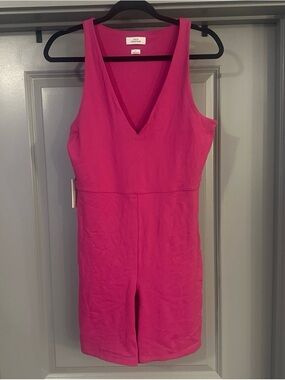 Aritzia | Babaton Sleeveless V-Neck Pink One-Piece Romper